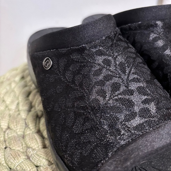 Bzees Black Jubilee Stretch Slide Comfort Arch Support Walking Sandals NWOB - Picture 9 of 12